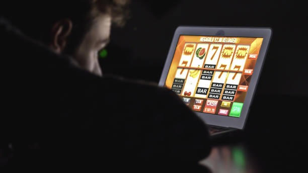 Mahjong Ways slot with tile symbols and payline grid