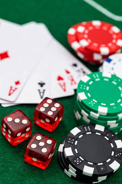 Poker table interface on dewatogel online showing player positions, community cards, and betting controls
